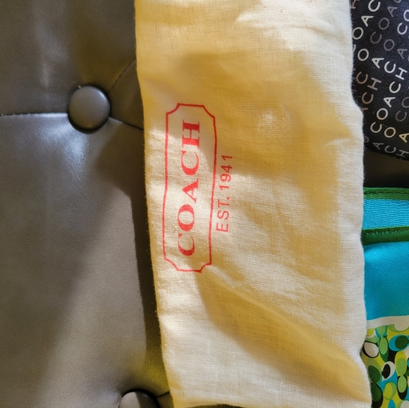Coach Scarfs - Picture 5 of 14